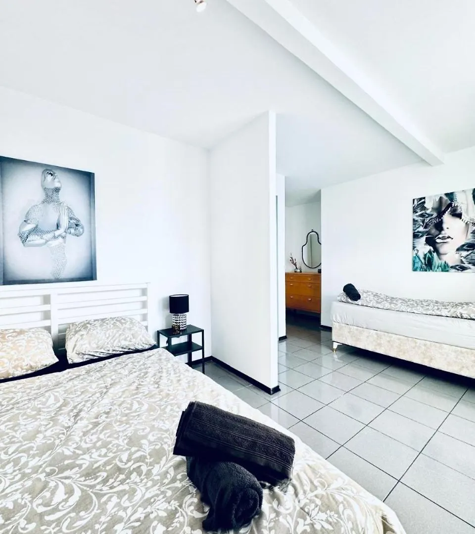 Cozy Rooms In A Villa For Groups, 16-Mins To Blumengaerten Vienna 0*,  Austria