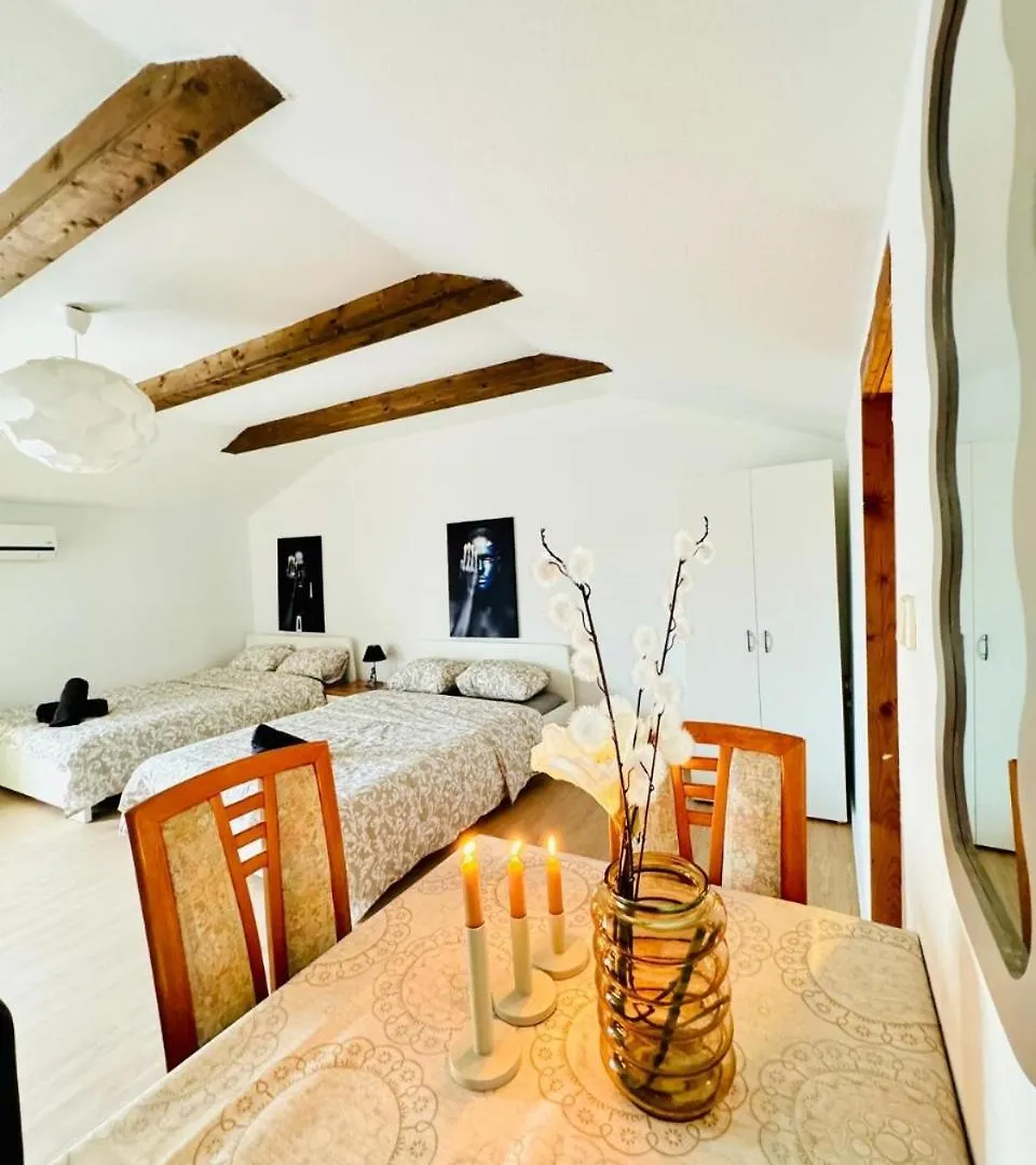 Cozy Rooms In A Villa For Groups, 16-Mins To Blumengaerten Vienna 0*,