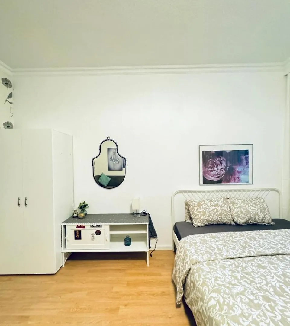 Cozy Rooms In A Villa For Groups, 16-Mins To Blumengaerten Vienna 0*,  Austria