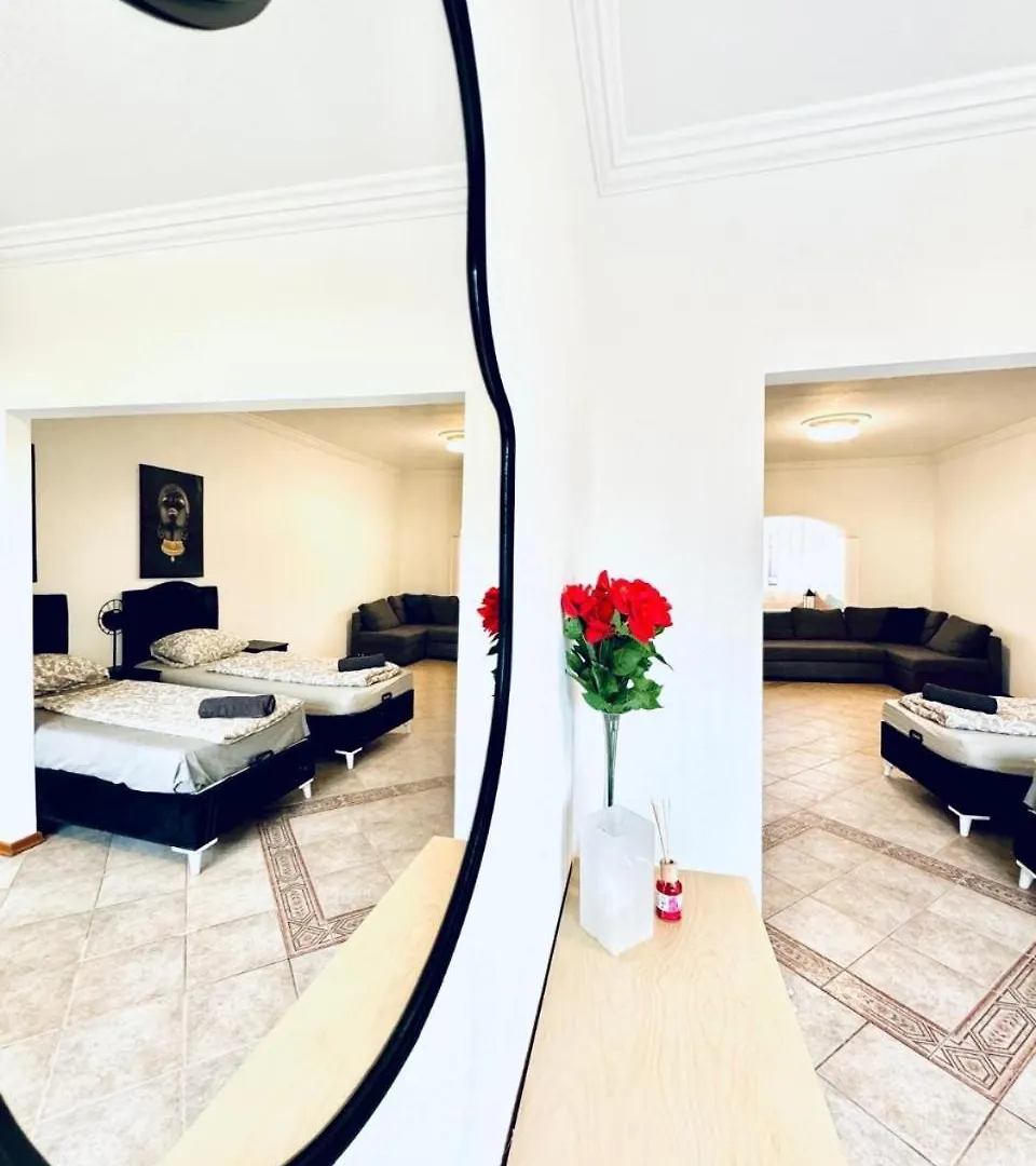 Cozy Rooms In A Villa For Groups, 16-Mins To Blumengaerten Vienna 0*,  Austria