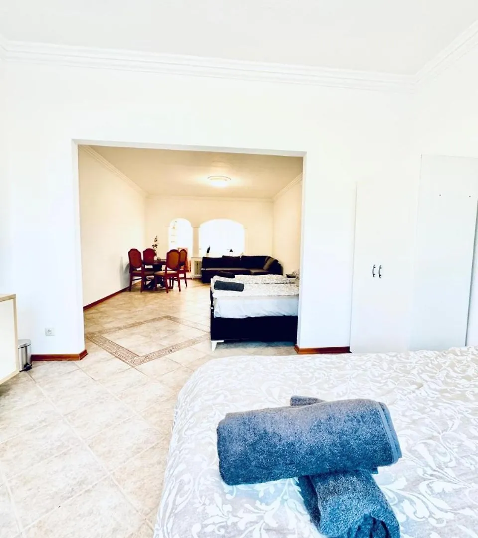 Apartment Cozy Rooms In A Villa For Groups, 16-Mins To Blumengaerten Vienna Austria
